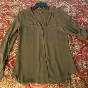Express shirt in green in XS